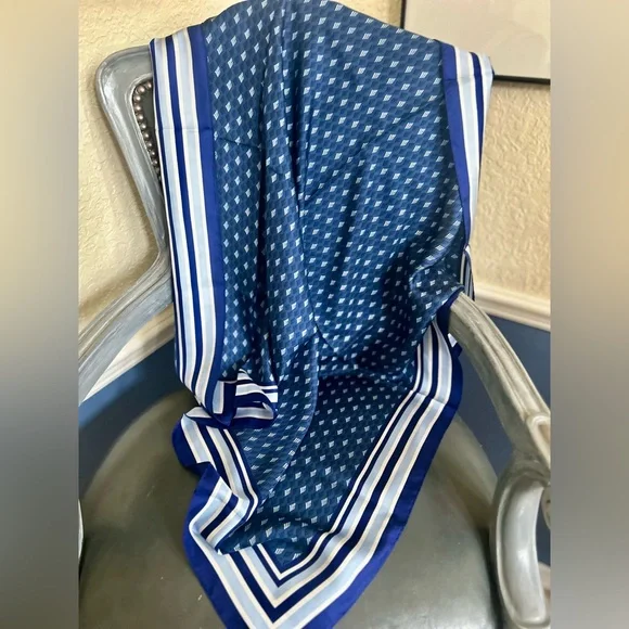 Vineyard Vines 100% Silk Navy & White Scarf - Picture 13 of 16